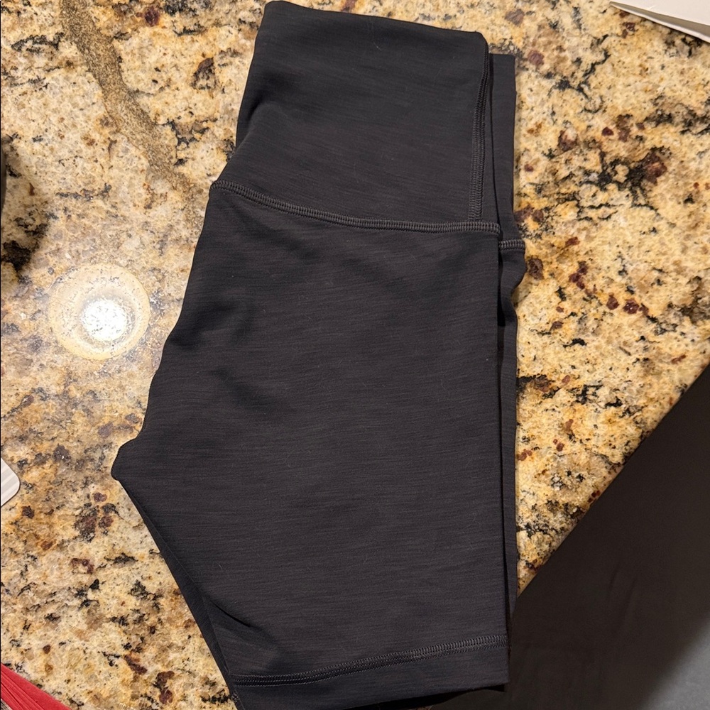 🍋🍋Lululemon Dark Gray High Rise Align 6” shorts